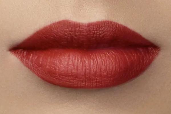 唇纹深是什么原因造成的 唇纹深适合什么质地的口红 唇纹深是什么原因造成的 唇纹深适合什么质地的口红