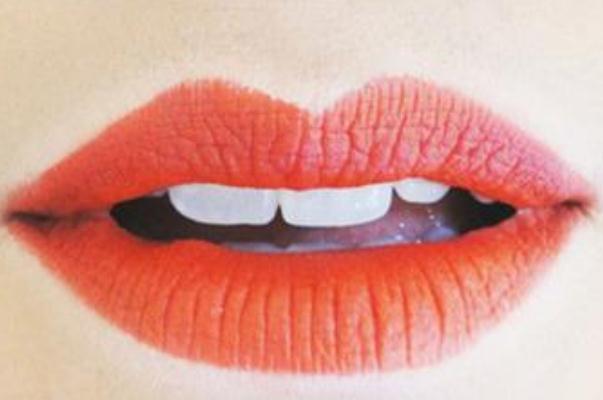 唇纹深是什么原因造成的 唇纹深适合什么质地的口红 唇纹深是什么原因造成的 唇纹深适合什么质地的口红