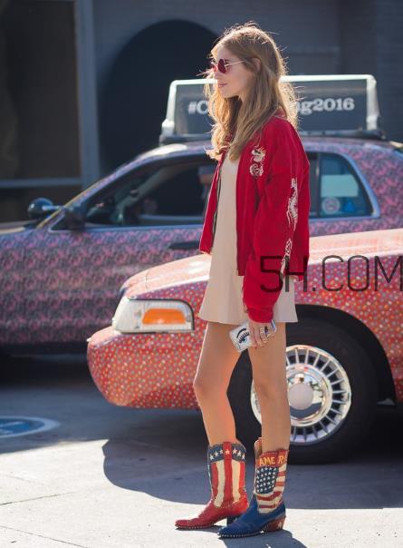 红色外套里面配什么?红色外套内搭什么颜色? 红色外套里面配什么?红色外套内搭什么颜色?