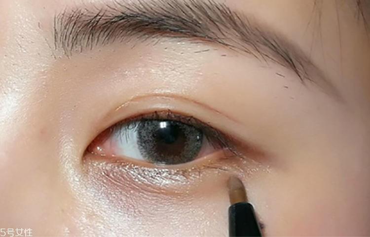 桃花妆卧蚕怎么画 桃花妆卧蚕超实用画法