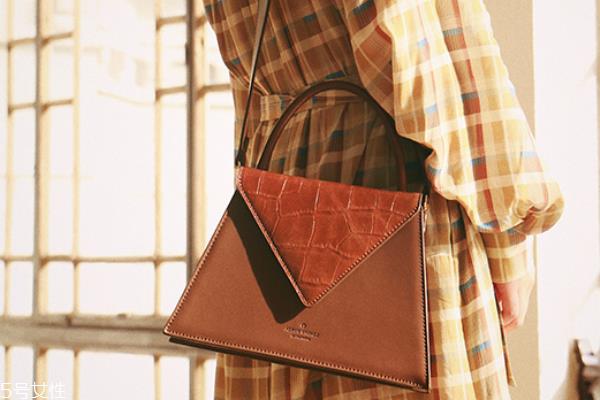 皮包上的圆珠笔印怎么去除 用它来清理 皮包上的圆珠笔印怎么去除 用它来清理