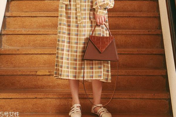 皮包上的圆珠笔印怎么去除 用它来清理 皮包上的圆珠笔印怎么去除 用它来清理