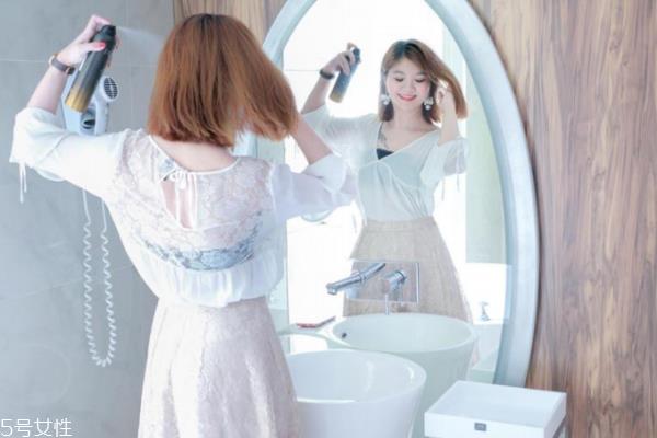 头发掉厉害什么原因 4个方面大家要小心 头发掉厉害什么原因 4个方面大家要小心