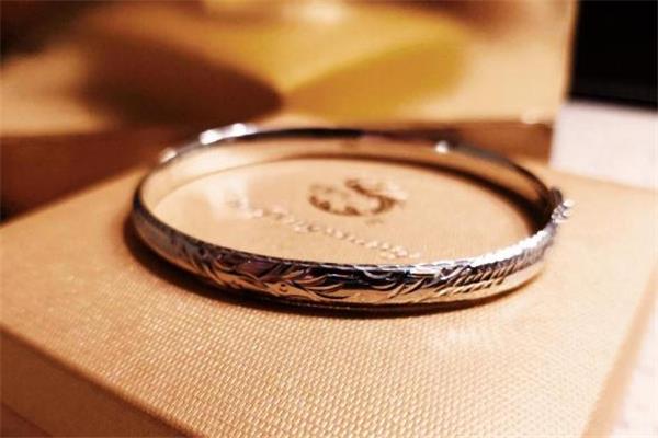 铂金手镯什么款式好看 铂金手镯款式推荐 铂金手镯什么款式好看 铂金手镯款式推荐