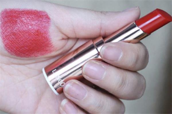 兰蔻525口红颜色好看吗 人间小樱桃试色 兰蔻525口红颜色好看吗 人间小樱桃试色