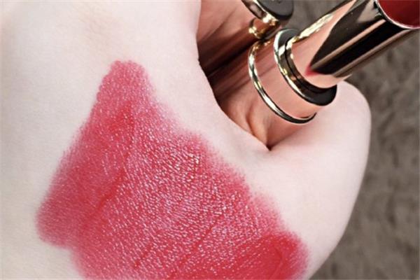 兰蔻525口红颜色好看吗 人间小樱桃试色 兰蔻525口红颜色好看吗 人间小樱桃试色