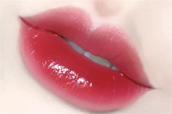 兰蔻525口红颜色好看吗 人间小樱桃试色 兰蔻525口红颜色好看吗 人间小樱桃试色