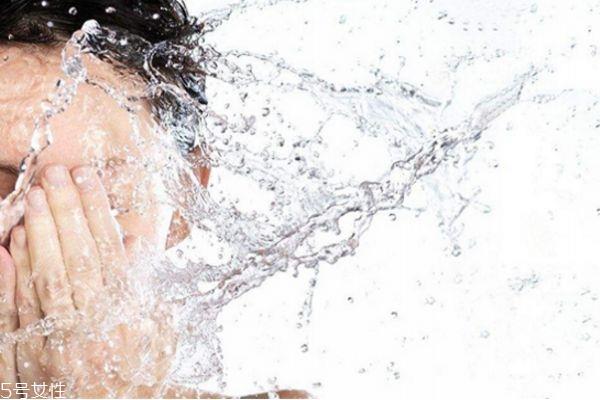 无泡洗面奶能洗干净吗 无泡洗面奶更适合敏感肌 无泡洗面奶能洗干净吗 无泡洗面奶更适合敏感肌