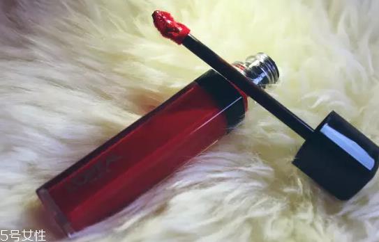 哑光唇釉适合什么季节用 符合秋冬的深邃感 哑光唇釉适合什么季节用 符合秋冬的深邃感