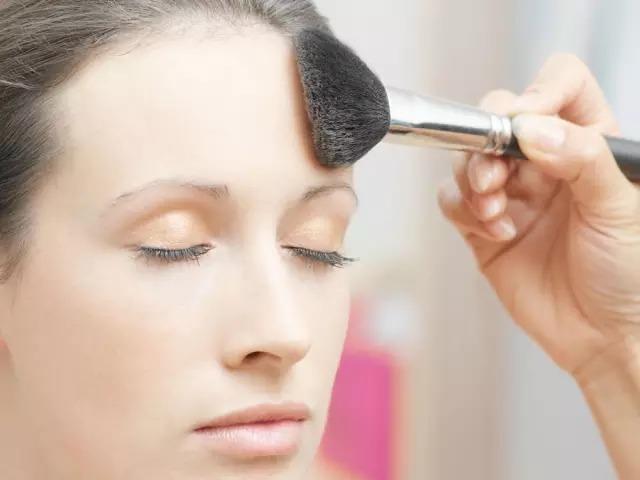 熬夜后第二天怎么化妆看上去精神 熬夜后第二天怎么化妆看上去精神