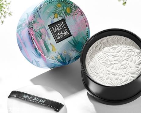 粉饼和粉底液的区别 粉饼湿用可以起到同样效果 粉饼和粉底液的区别 粉饼湿用可以起到同样效果