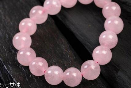 粉水晶手链一般多少钱?价值取决于成色 粉水晶手链一般多少钱?价值取决于成色