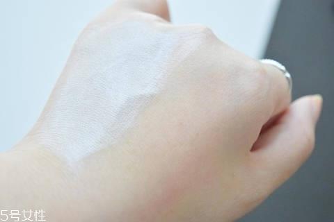 素颜霜需要定妆吗 素颜霜是护肤品 素颜霜需要定妆吗 素颜霜是护肤品