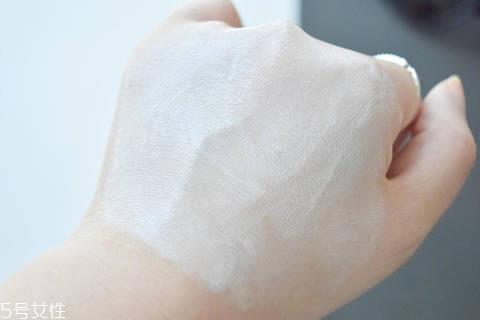 素颜霜需要定妆吗 素颜霜是护肤品 素颜霜需要定妆吗 素颜霜是护肤品