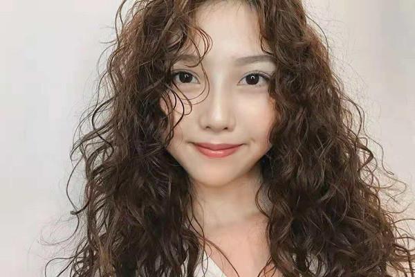 烫羊毛卷要具备哪些条件 什么样的发质适合羊毛卷