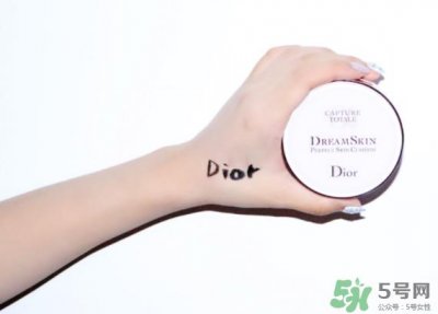 ​迪奥气垫和雅诗兰黛气垫哪个好？迪奥和雅诗兰黛气垫对比