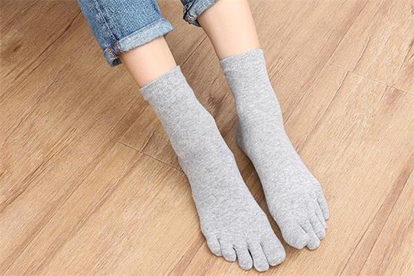 五指袜能防止脚臭吗 五指袜对脚气有好处吗