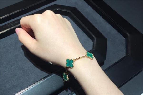 梵克雅宝五花手链哪个颜色好看 vca五花手链怎么戴好看 梵克雅宝五花手链哪个颜色好看 vca五花手链怎么戴好看