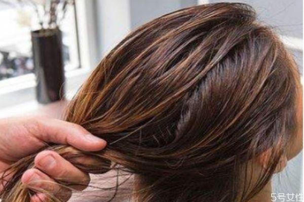 冷烫不加热需要多久 冷烫的最佳软化时间 冷烫不加热需要多久 冷烫的最佳软化时间