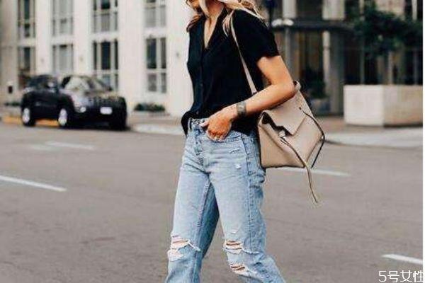 牛仔裤夏天多久洗一次 牛仔裤为什么洗下的水是黄的 牛仔裤夏天多久洗一次 牛仔裤为什么洗下的水是黄的