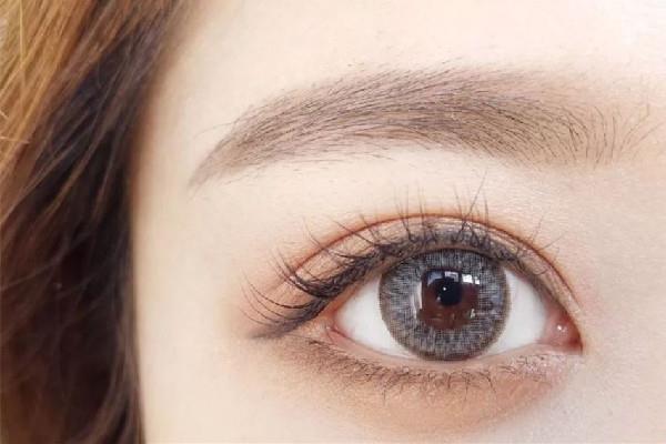 美瞳一天佩戴多久最好 美瞳戴久了对眼睛有什么样伤害