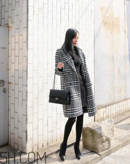 千鸟格大衣适合多大年龄?千鸟格大衣显老吗? 千鸟格大衣适合多大年龄?千鸟格大衣显老吗?