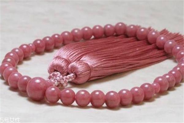 蔷薇辉石的功效与作用 对情感帮助很大 蔷薇辉石的功效与作用 对情感帮助很大