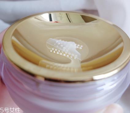 hourglass新款散粉多少钱 hourglass新款散粉使用测评