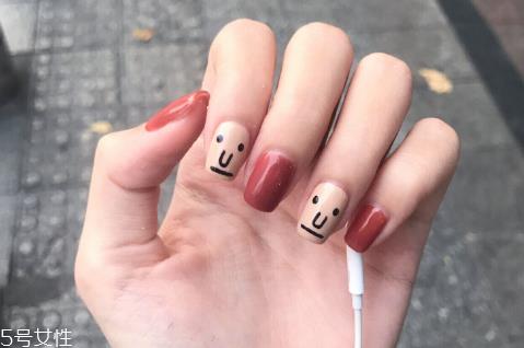 美甲灯会引起皮肤癌吗 美甲后指甲受损如何修复 美甲灯会引起皮肤癌吗 美甲后指甲受损如何修复