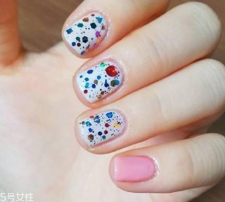 美甲灯会引起皮肤癌吗 美甲后指甲受损如何修复 美甲灯会引起皮肤癌吗 美甲后指甲受损如何修复