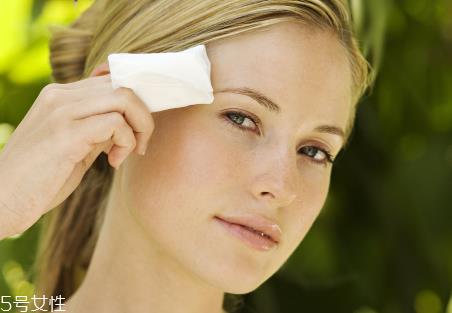 素颜霜和珍珠膏哪个更好 提亮美白就靠它 素颜霜和珍珠膏哪个更好 提亮美白就靠它