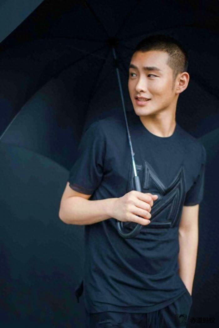 他是“潜力股”,《无心法师》负责搞笑演顾玄武,浑身上下都是戏