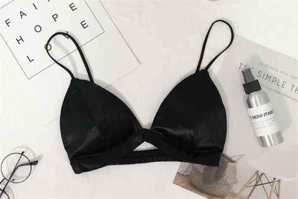 美背内衣适合穿什么衣服 美背内衣适合什么年龄 美背内衣适合穿什么衣服 美背内衣适合什么年龄