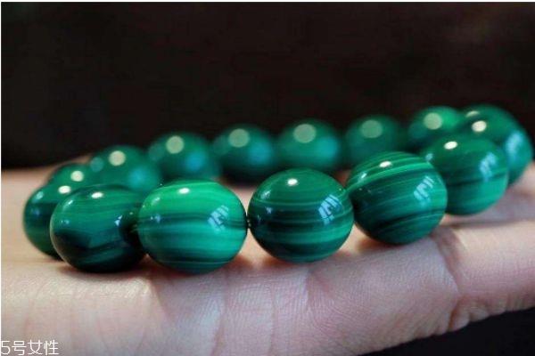 什么是孔雀石呢 孔雀石有什么作用呢 什么是孔雀石呢 孔雀石有什么作用呢