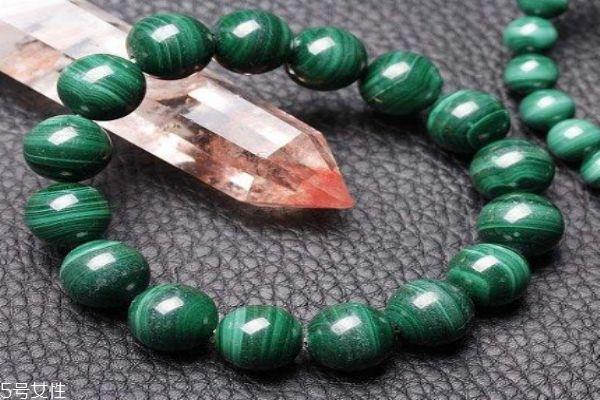 什么是孔雀石呢 孔雀石有什么作用呢 什么是孔雀石呢 孔雀石有什么作用呢