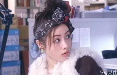 ​石原里美丝巾搭配 石原里美发带