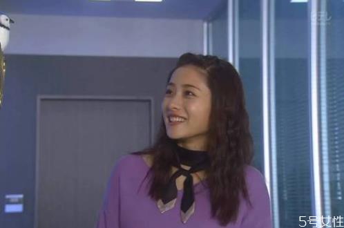 石原里美丝巾搭配 石原里美发带 石原里美丝巾搭配 石原里美发带