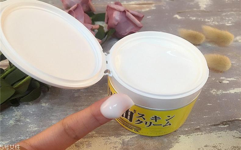 北海道马油面霜怎么用 北海道马油面霜夏天用油吗 北海道马油面霜怎么用 北海道马油面霜夏天用油吗