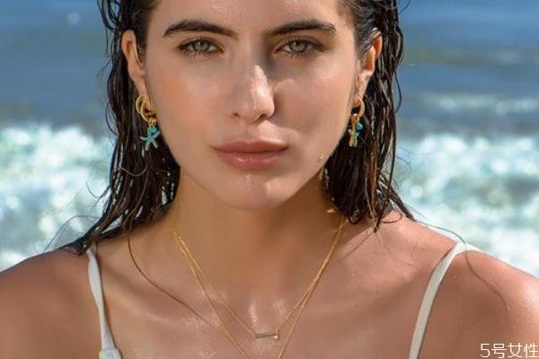 锁骨链是什么意思 戴锁骨链有什么含义 锁骨链是什么意思 戴锁骨链有什么含义