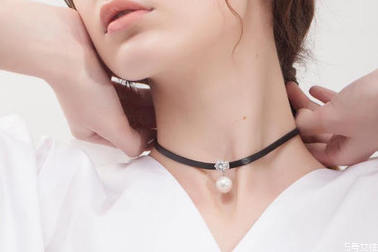 锁骨链是什么意思 戴锁骨链有什么含义 锁骨链是什么意思 戴锁骨链有什么含义