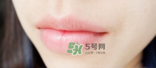 娇兰白管亲亲唇膏r371和迪奥变色唇膏001哪个好_试色 娇兰白管亲亲唇膏r371和迪奥变色唇膏001哪个好_试色