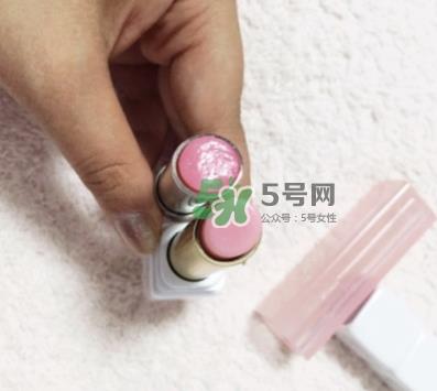 娇兰白管亲亲唇膏r371和迪奥变色唇膏001哪个好_试色 娇兰白管亲亲唇膏r371和迪奥变色唇膏001哪个好_试色