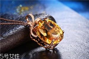 黄水晶戴左手还是右手?水晶佩戴大有讲究 黄水晶戴左手还是右手?水晶佩戴大有讲究