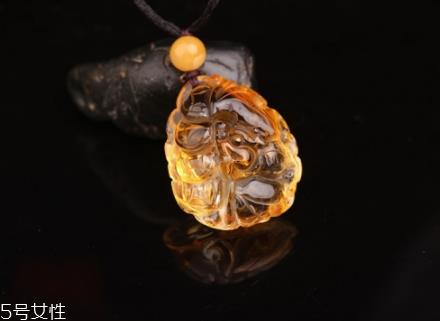 黄水晶戴左手还是右手?水晶佩戴大有讲究 黄水晶戴左手还是右手?水晶佩戴大有讲究