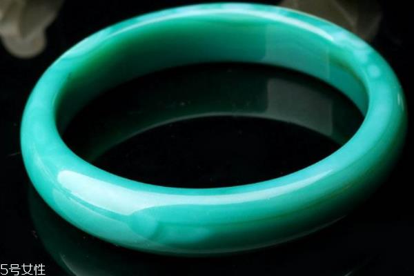 如何辨别绿玛瑙真假 从这些细节入手 如何辨别绿玛瑙真假 从这些细节入手