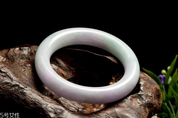 翡翠手镯什么颜色最好 教你挑手镯 翡翠手镯什么颜色最好 教你挑手镯