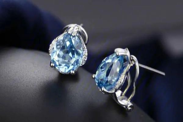 托帕石和海蓝宝的区别 托帕石是水晶还是宝石 托帕石和海蓝宝的区别 托帕石是水晶还是宝石