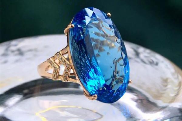 托帕石和海蓝宝的区别 托帕石是水晶还是宝石 托帕石和海蓝宝的区别 托帕石是水晶还是宝石