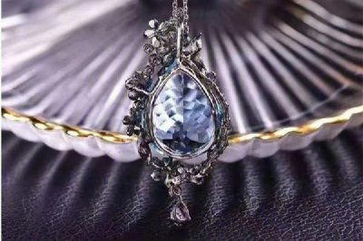 ​托帕石和海蓝宝的区别 托帕石是水晶还是宝石