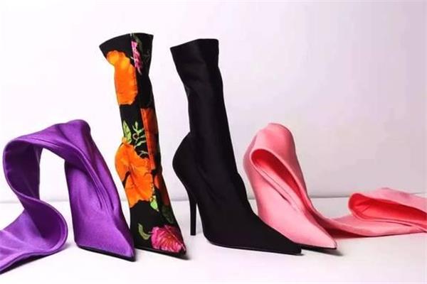 袜靴适合什么腿形 细腿妹子更适合 袜靴适合什么腿形 细腿妹子更适合